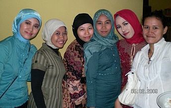 Hijab-Indonesia_Anna_Martadiningraひじゃぶ.jpg